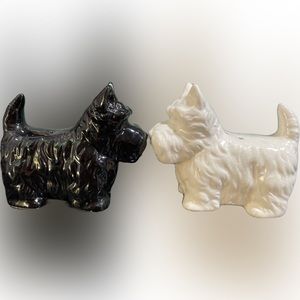 Vintage Scottish terrier Knobler Japan Salt 🧂 and pepper shakers.